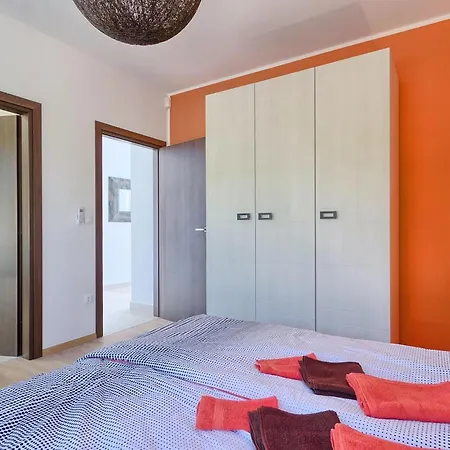 Anzela Feriehus Pula